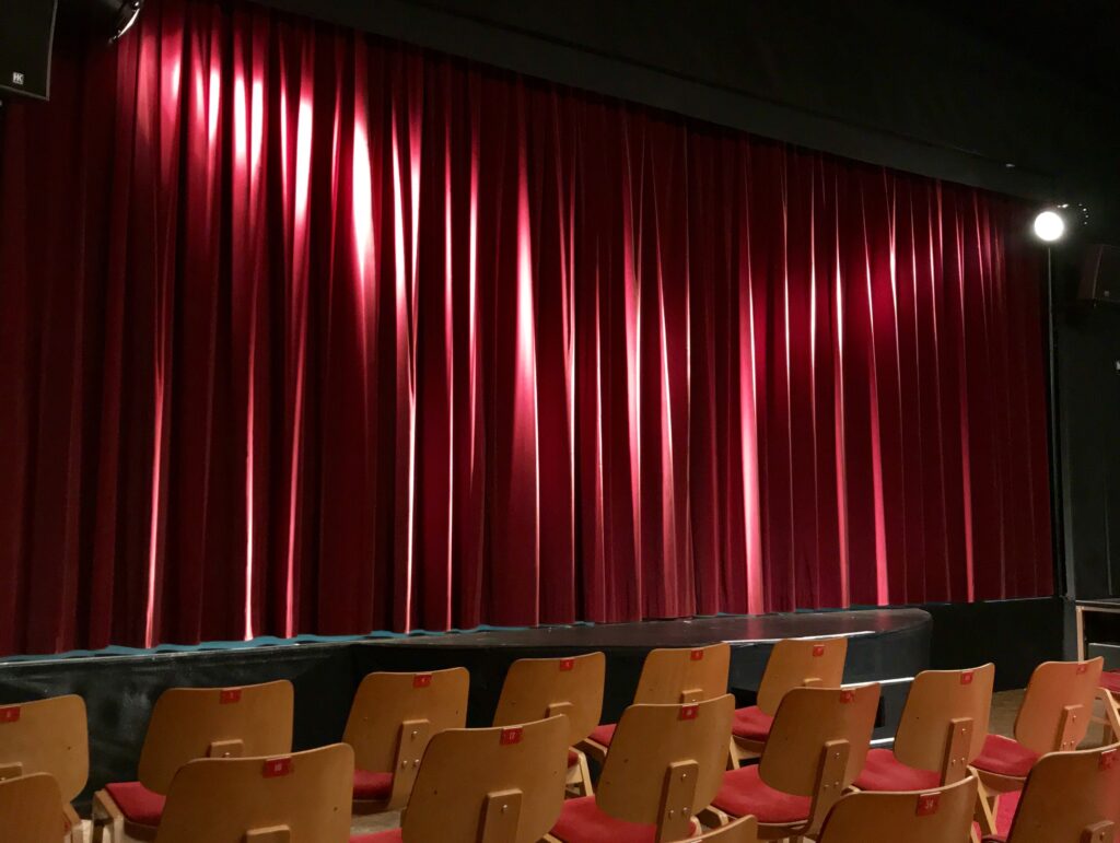 Karmaseven Ulma93 auditorium 3079906 scaled